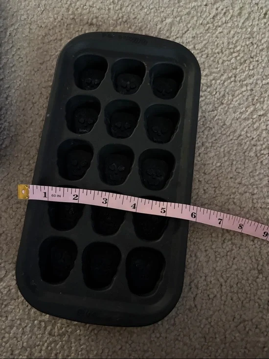 Wilton Skull Ice Cube trays - Picture 3 of 4